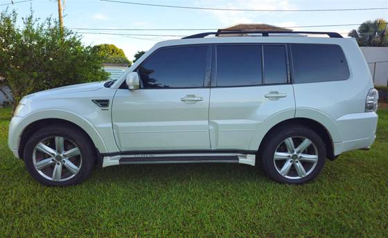 MITSUBISHI PAJERO FULL 3.2 HPE 4X4 16V TURBO INTERCOOLER DIESEL 4P AUTOMÁTICO